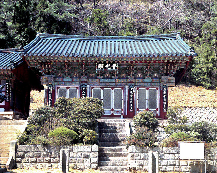 용화사보광전