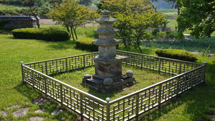 읍리 삼층석탑 전경