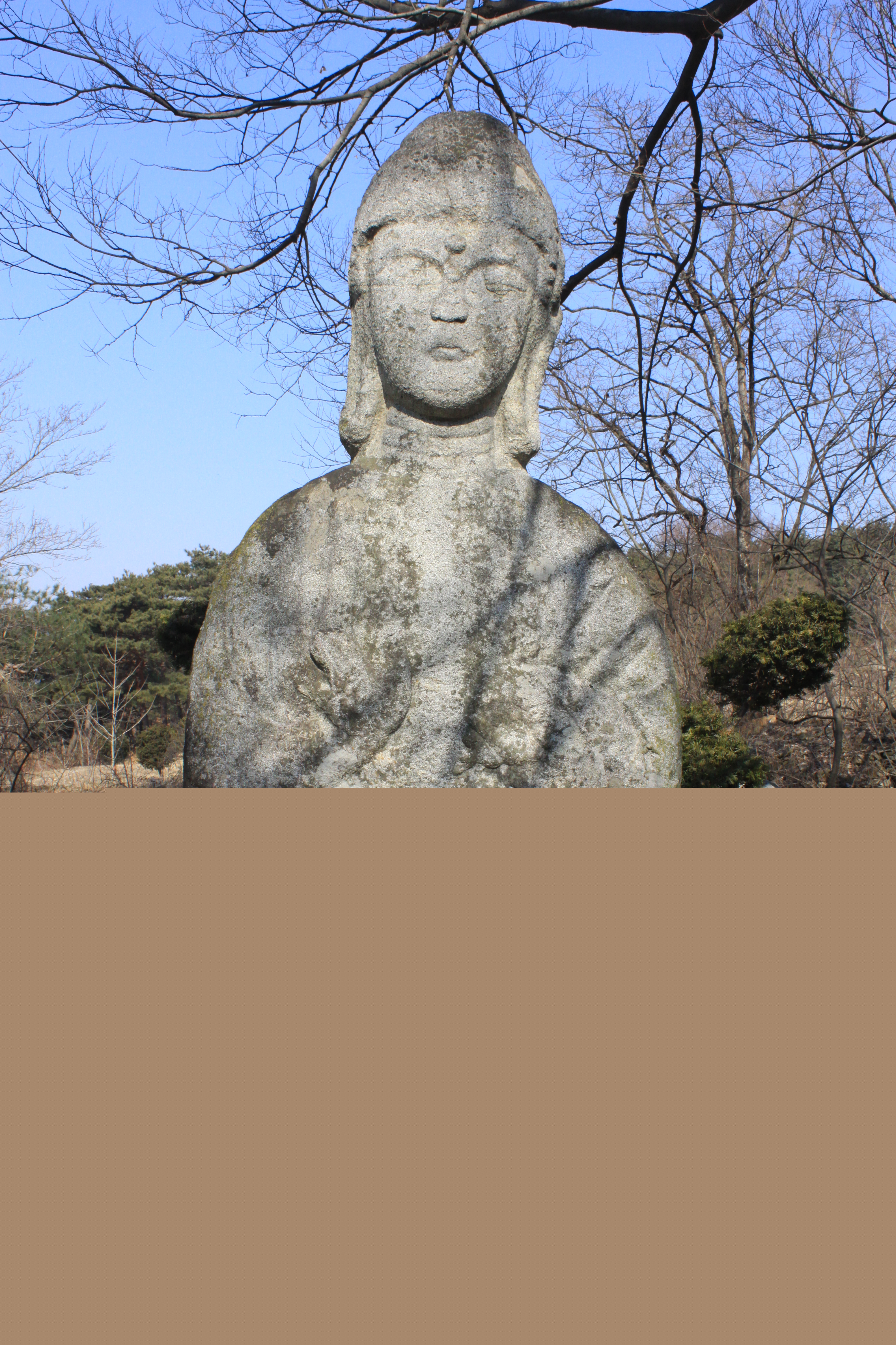 용화사 석조여래입상 정면