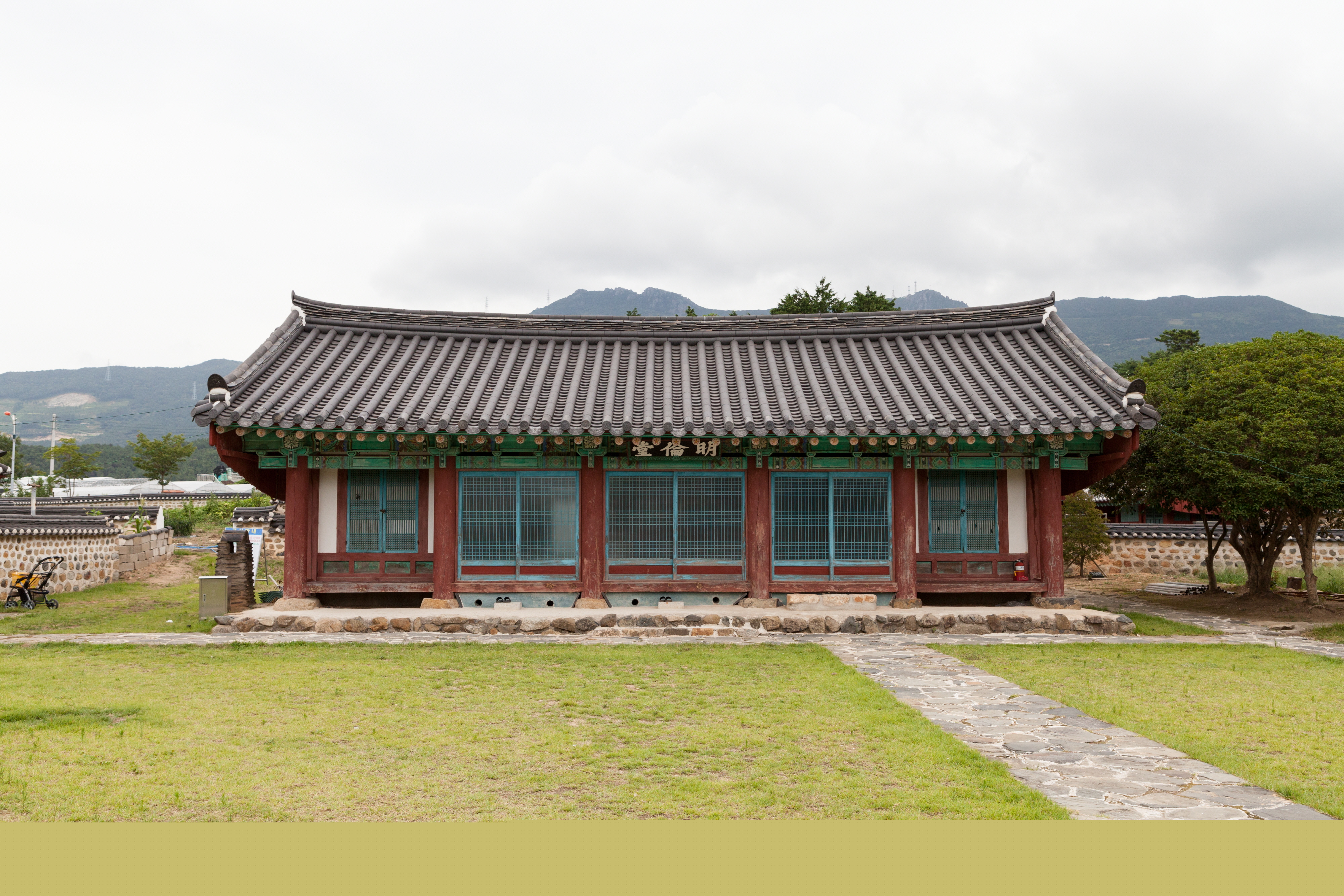 거제향교_전경3 (촬영년도 : 2015년)