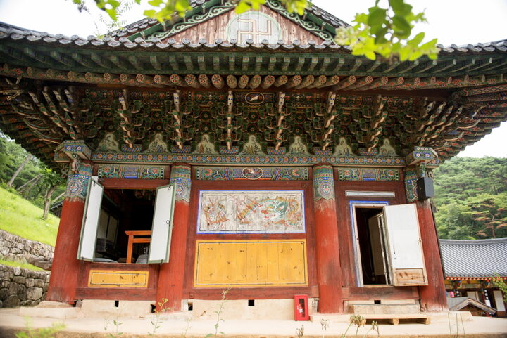 문경 김룡사 대웅전_옆면 (촬영년도 : 2015년)