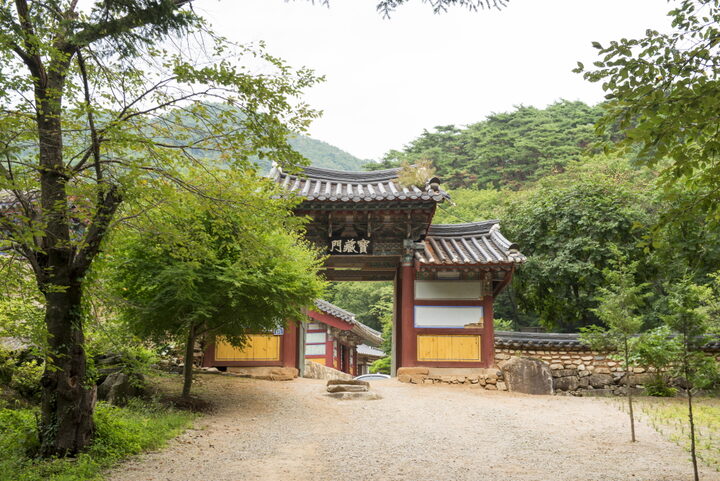 문경 김룡사 대웅전_일주문 (촬영년도 : 2015년)