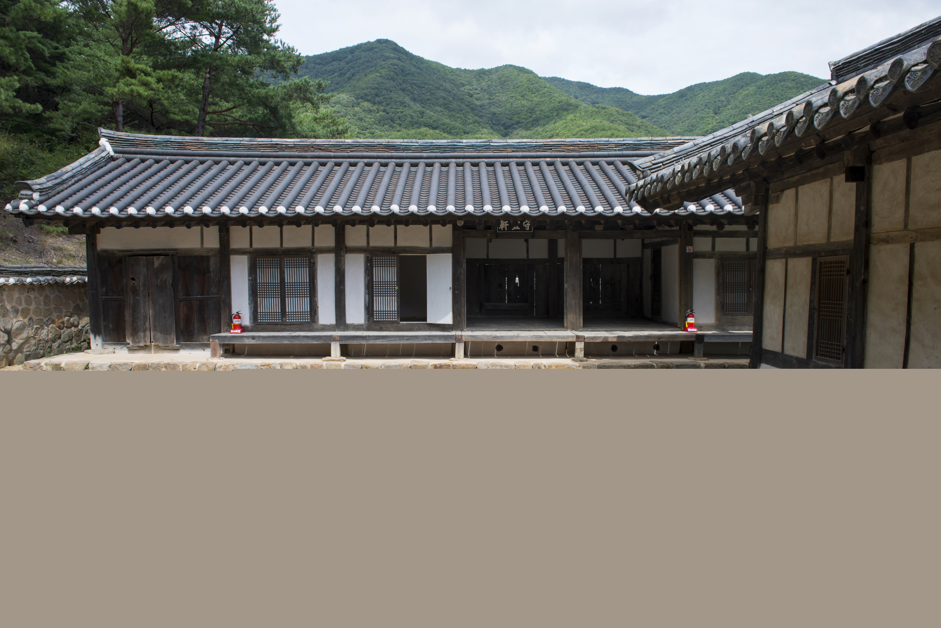 사의당_수의헌 정면 (촬영년도 : 2015년)