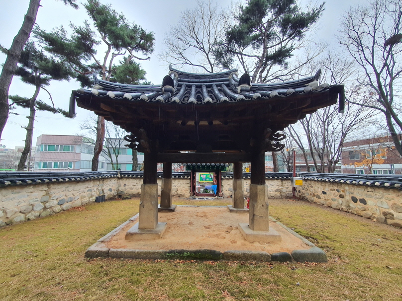 은진송씨정려각(동측면전경)