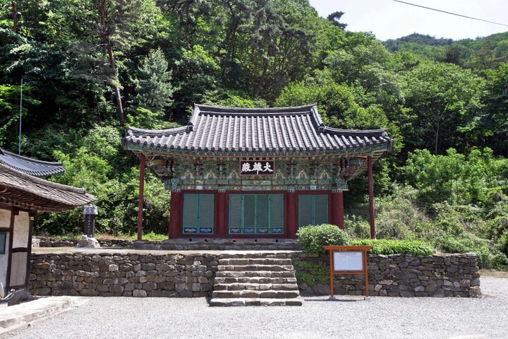 청주 월리사 대웅전