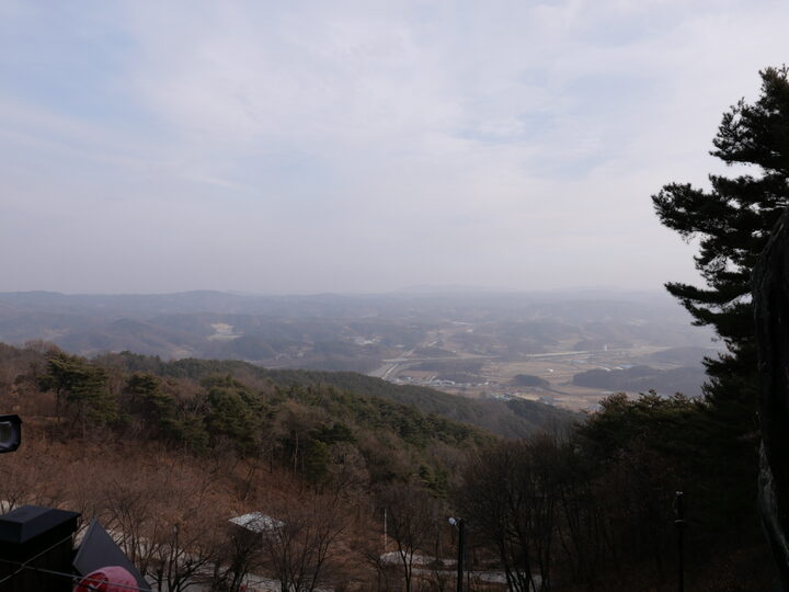 2022년 1월 촬영) 안동 옥산사 마애약사여래좌상에서 내려다 본 안동시