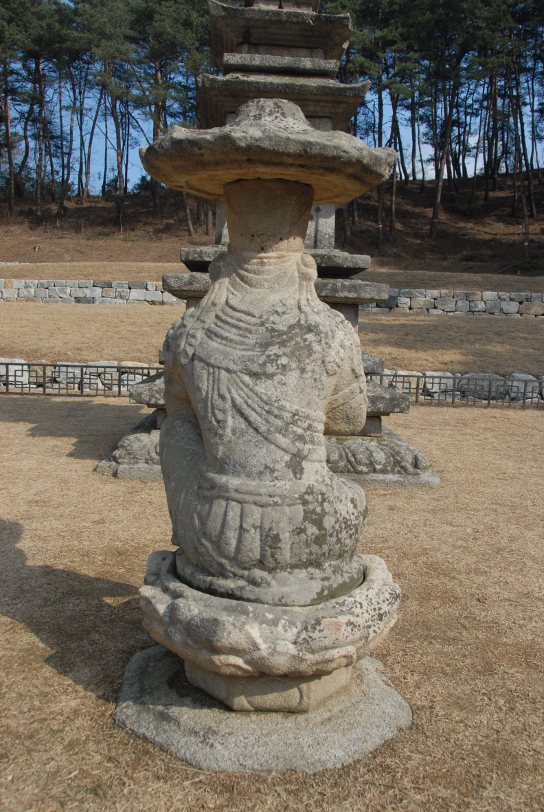 강릉 신복사지 석조보살좌상(촬영:문화재청)
