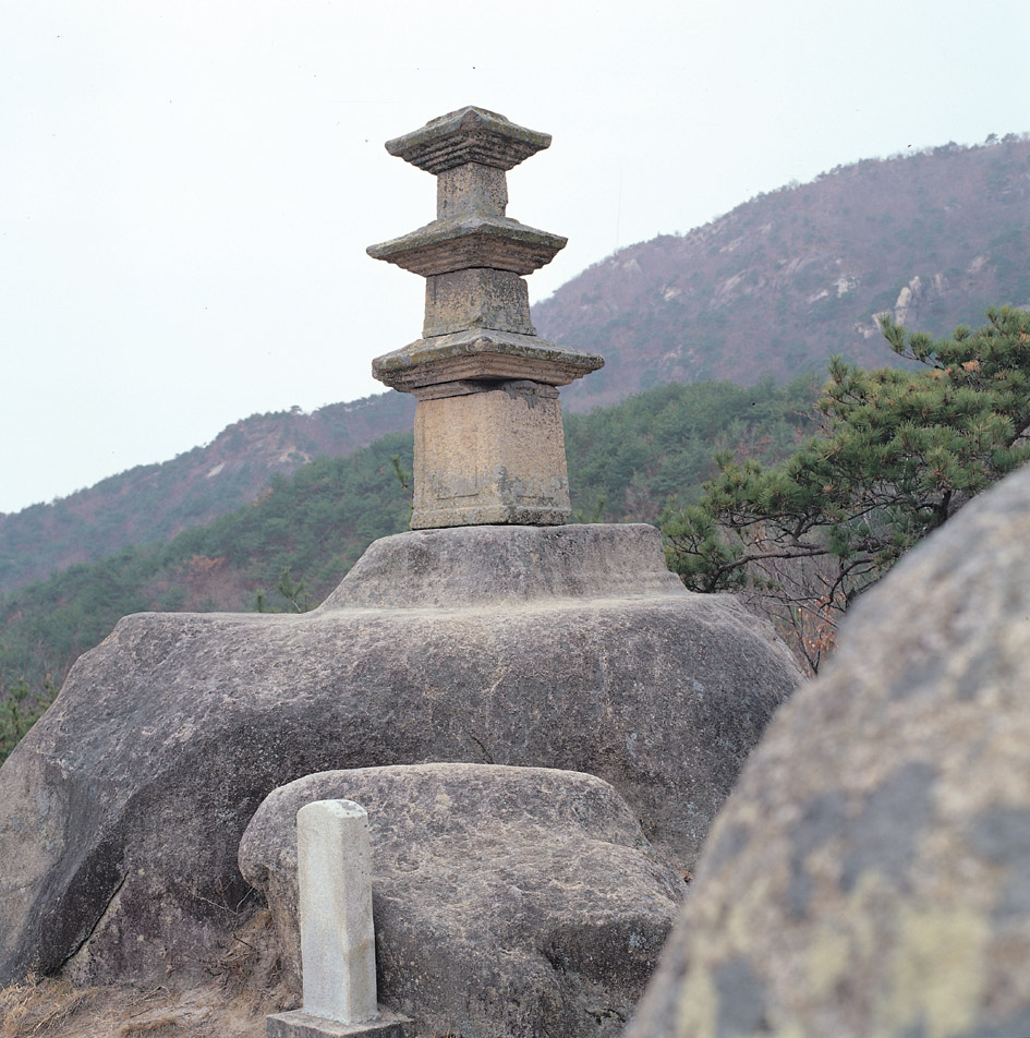 영동 영국사 망탑봉 삼층석탑