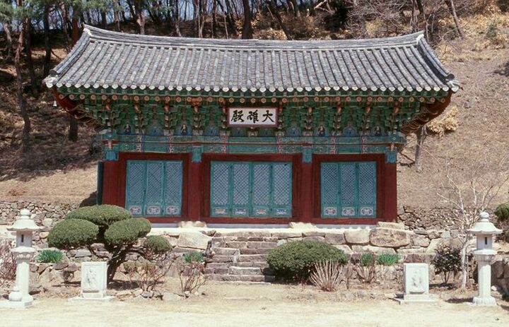 청원 안심사 대웅전