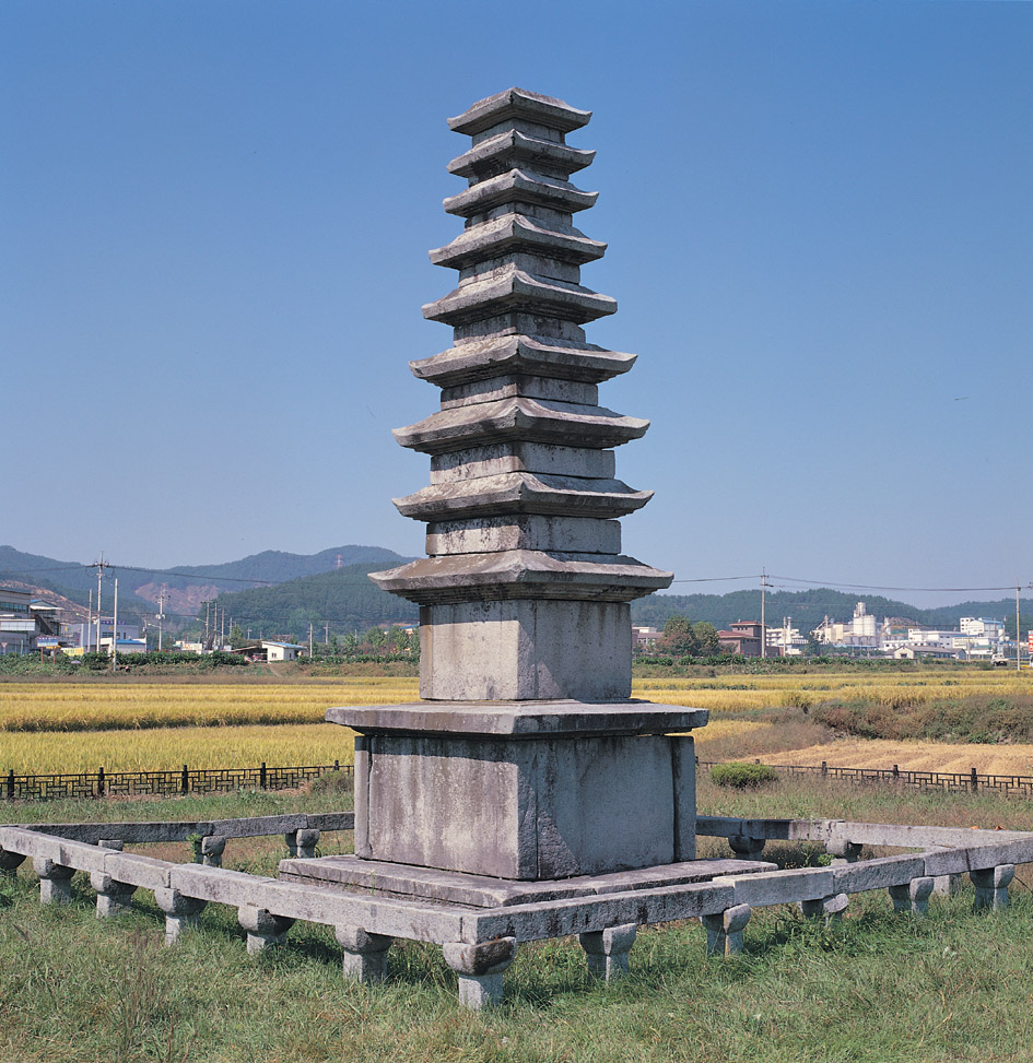 가을에 바라본 정산 서정리구층석탑