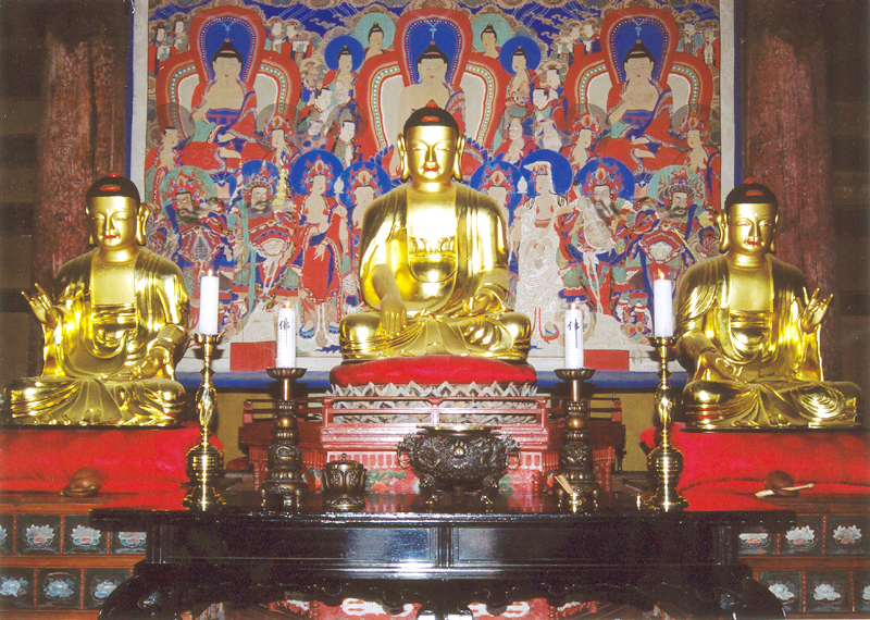 삼세불：아미타불(향좌),석가모니불(중앙),약사불(향우)