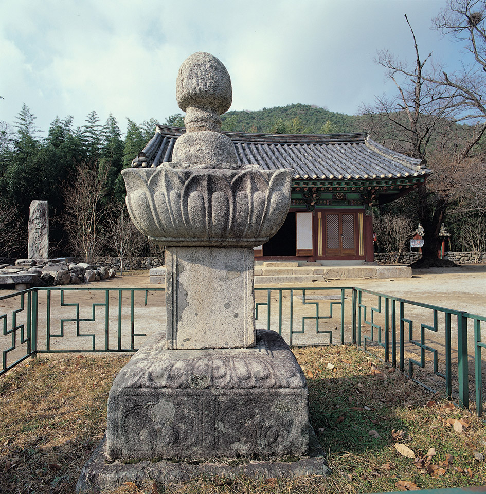 김제 금산사 노주 정면 사진