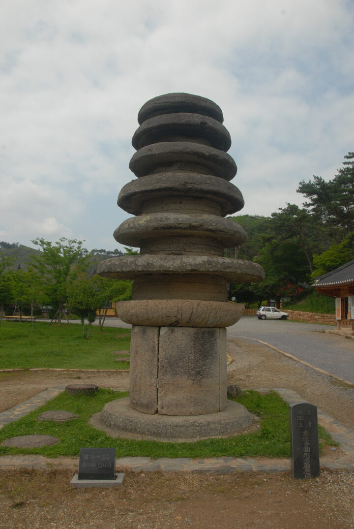 화순운주사원형다층석탑