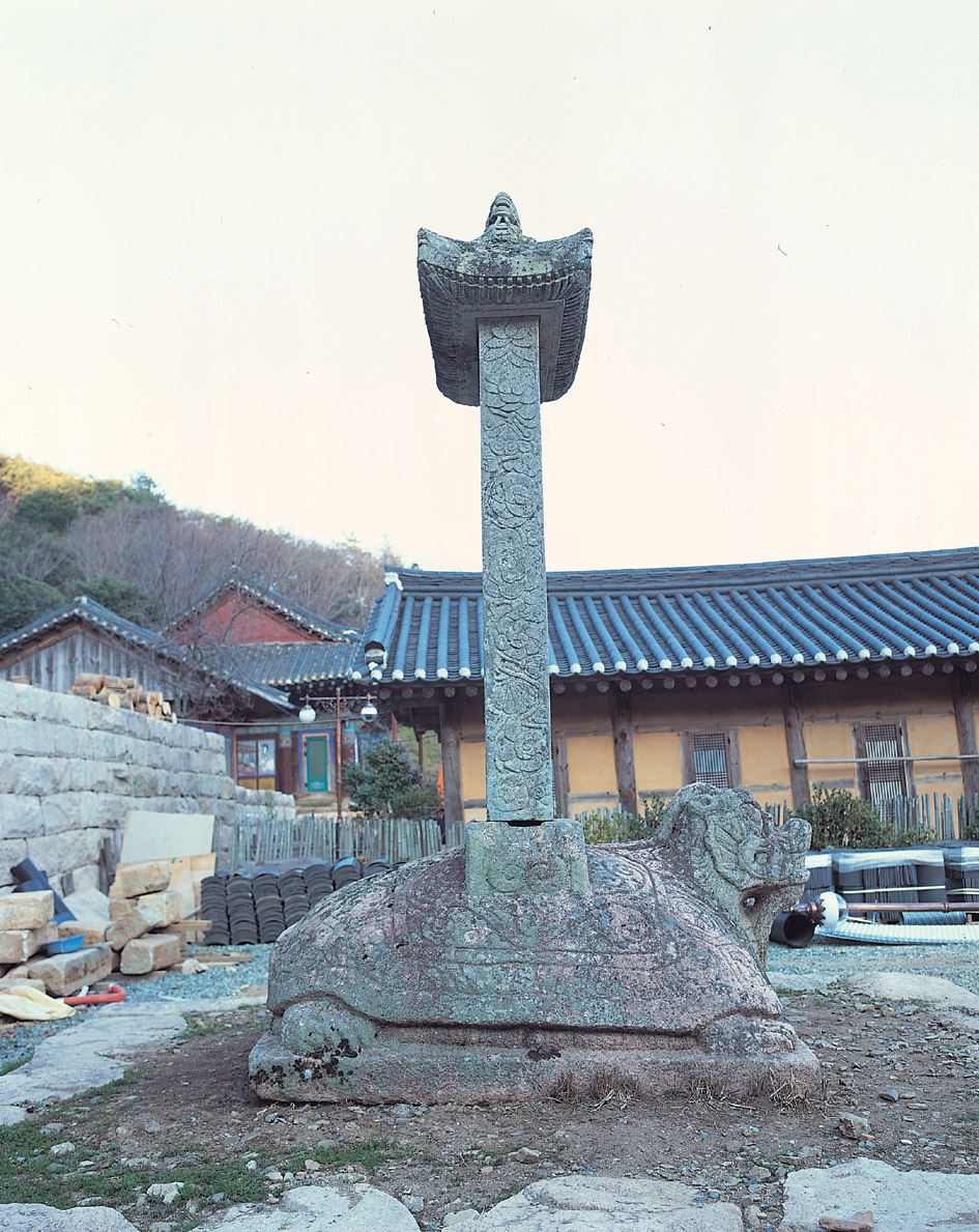 사적비 전체(우측면)