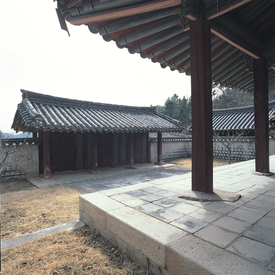 도산서원 상덕사 정문