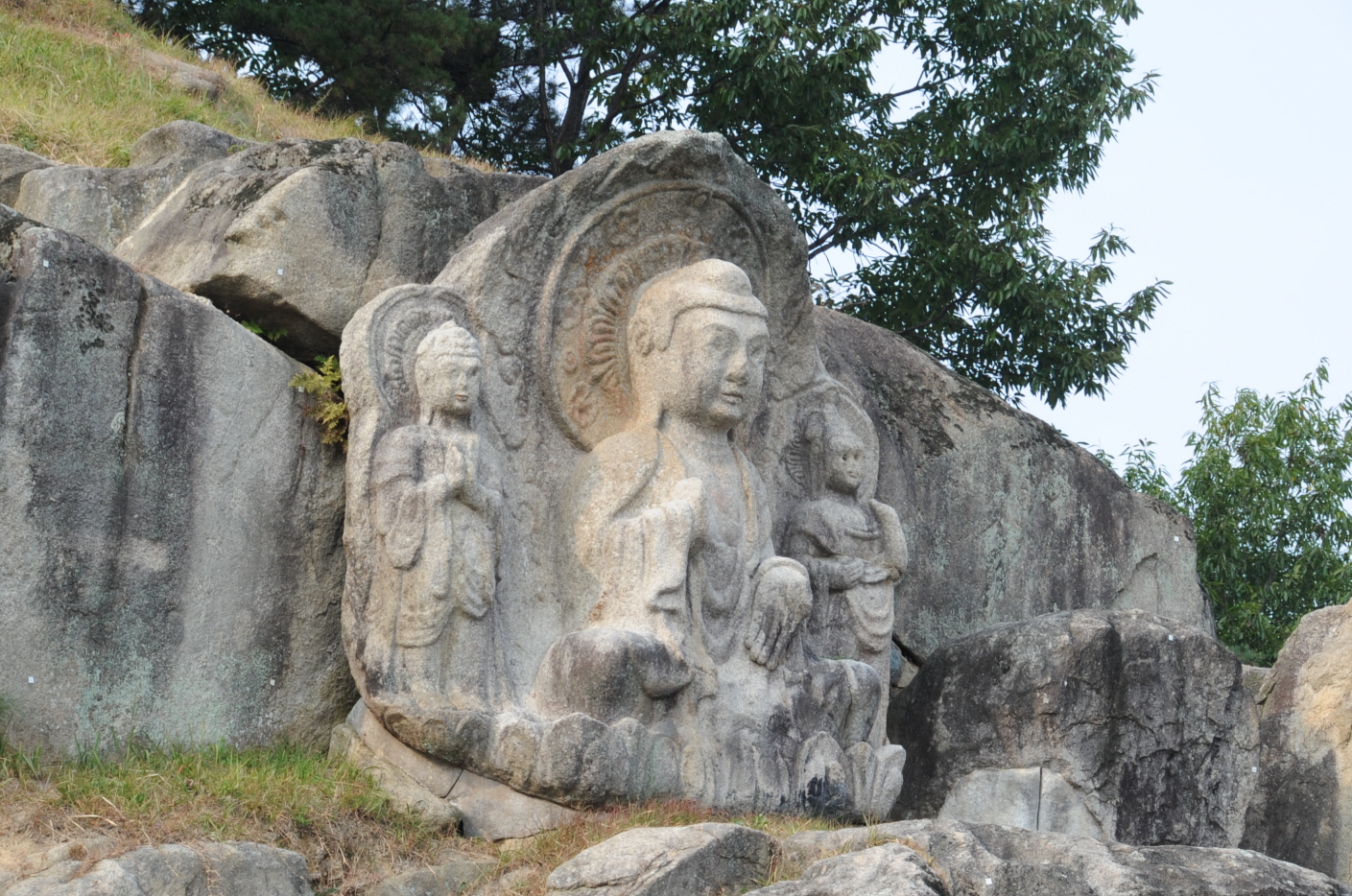 영주 가흥동 마애여래삼존상 및 여래좌상