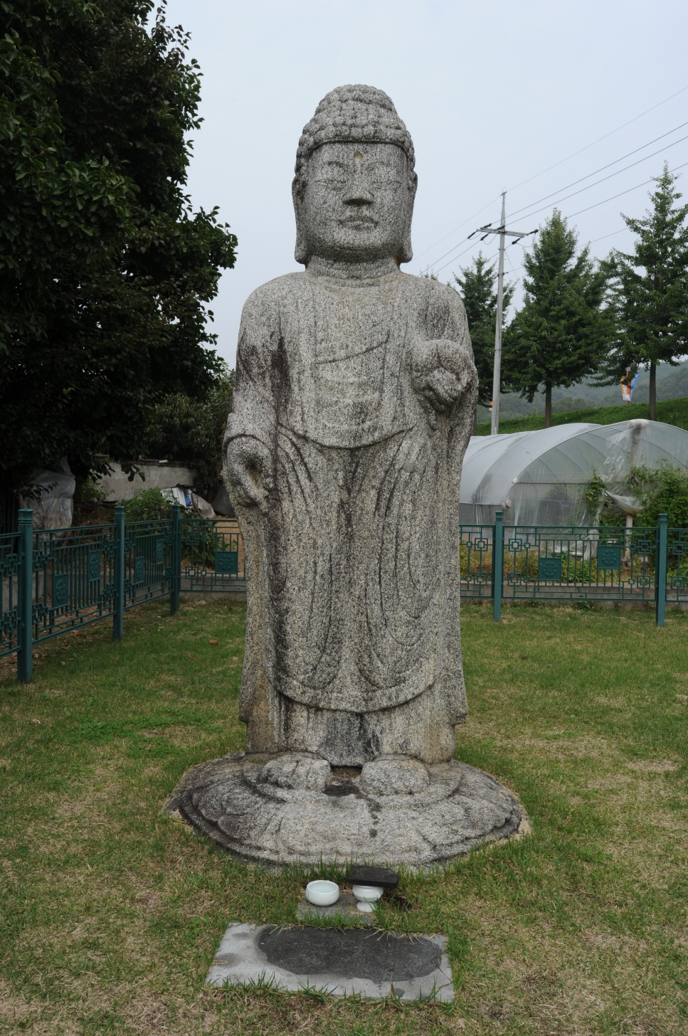 예천 동본리 석조여래입상