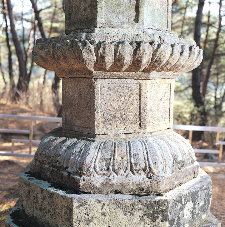 기단부 앙·복련석 세부