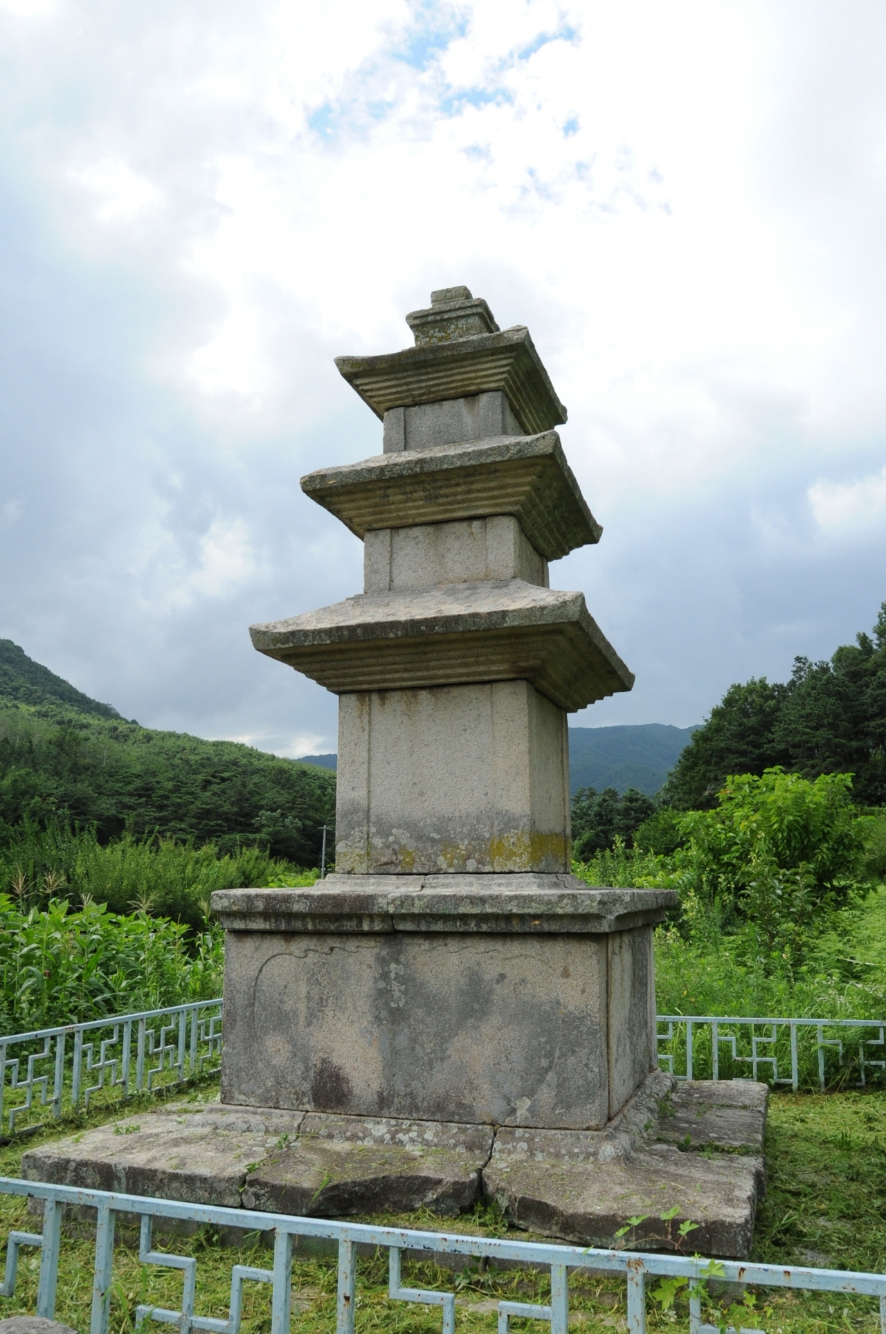 칠곡 기성리 삼층석탑 (촬영:문화재청)