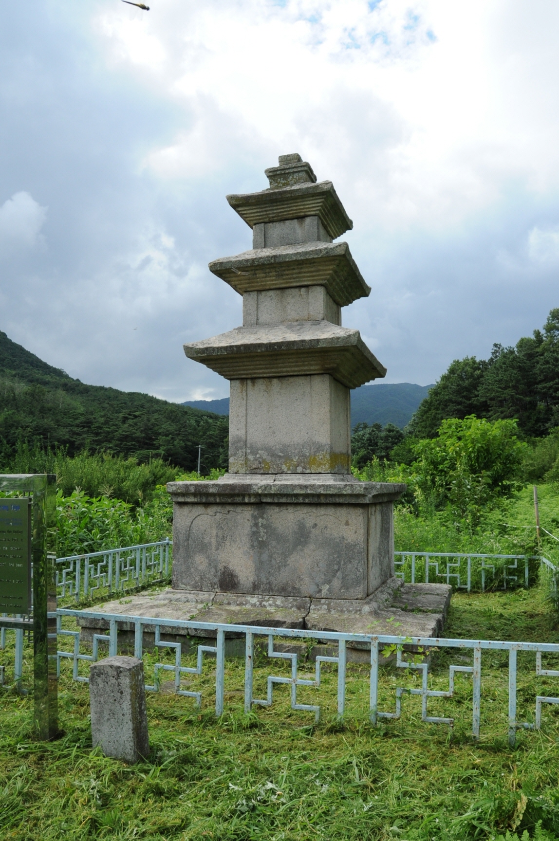 칠곡 기성리 삼층석탑 (촬영:문화재청)