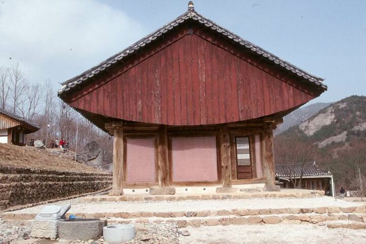 청도 대비사 대웅전(서측면)