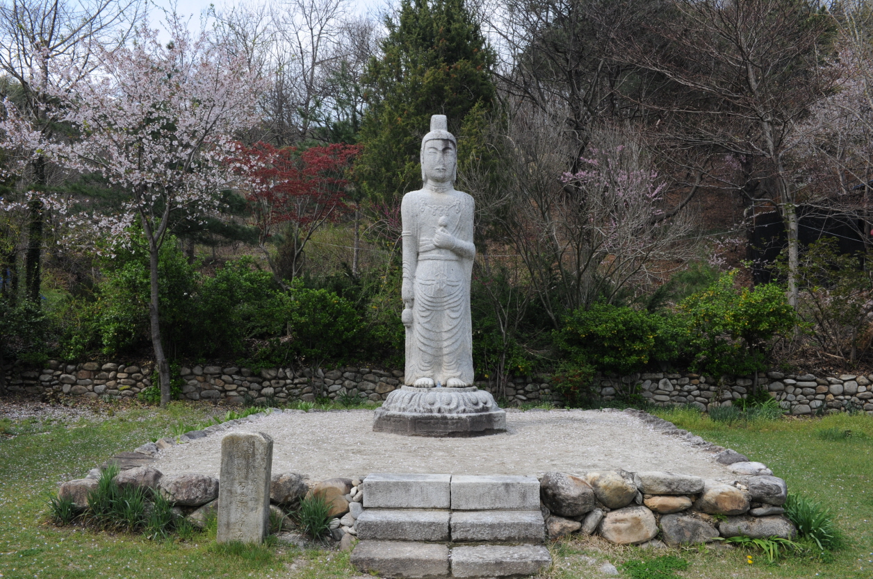 거창 상림리 석조보살입상(촬영:문화재청)