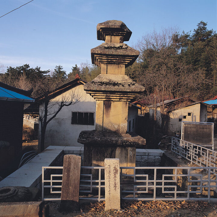 진주 묘엄사지 삼층석탑