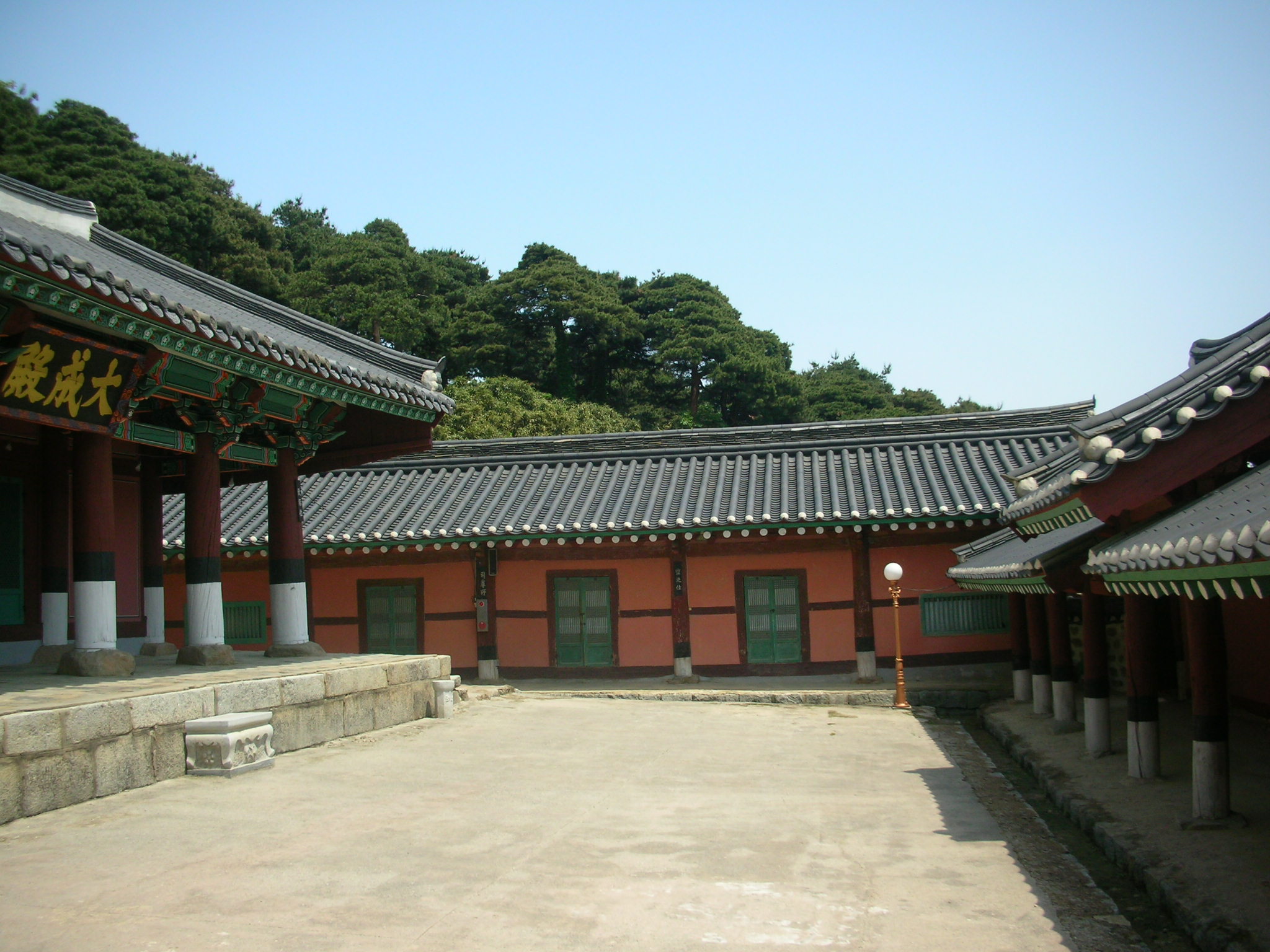강릉향교 동무