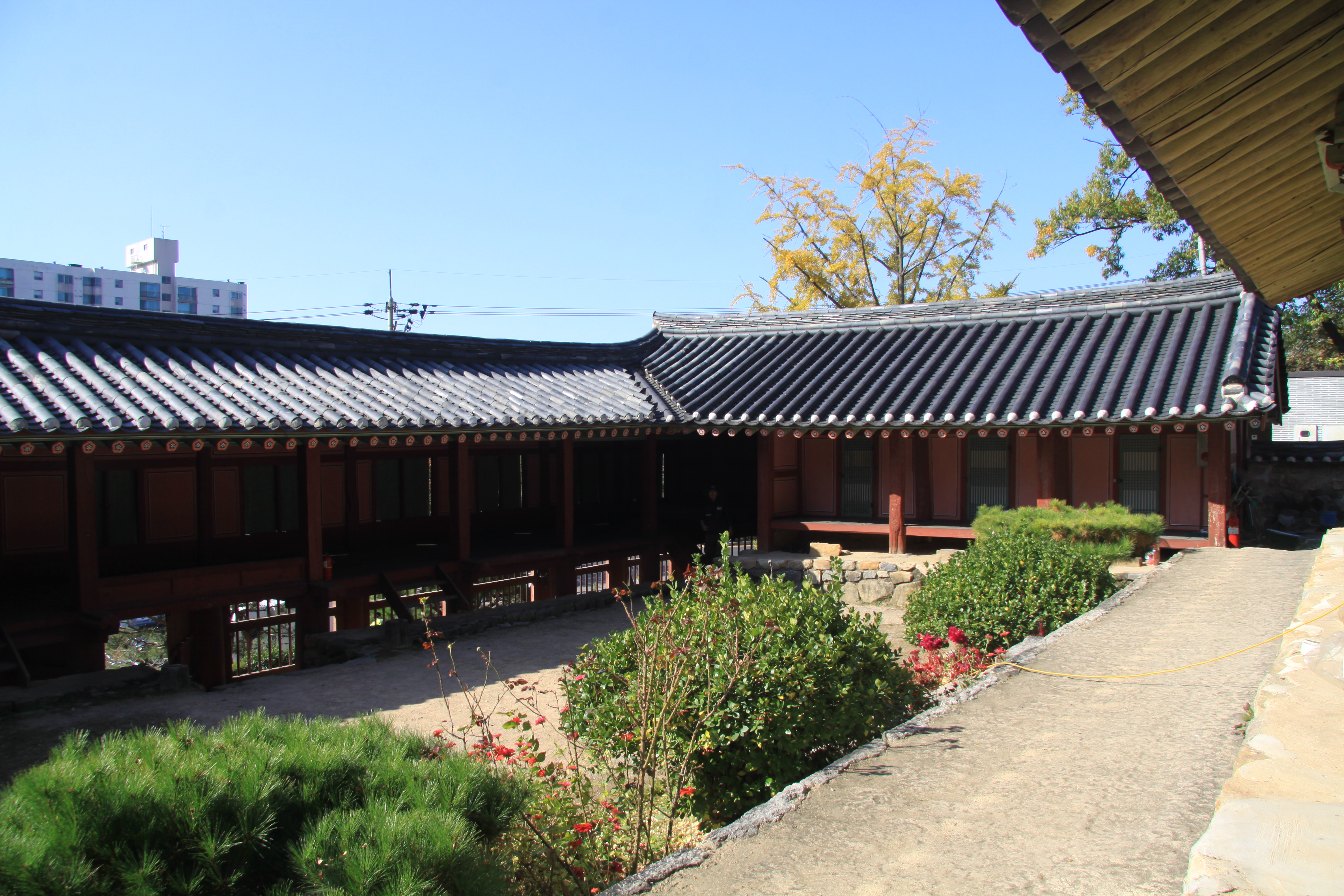 안성향교 풍화루 배면 및 서재