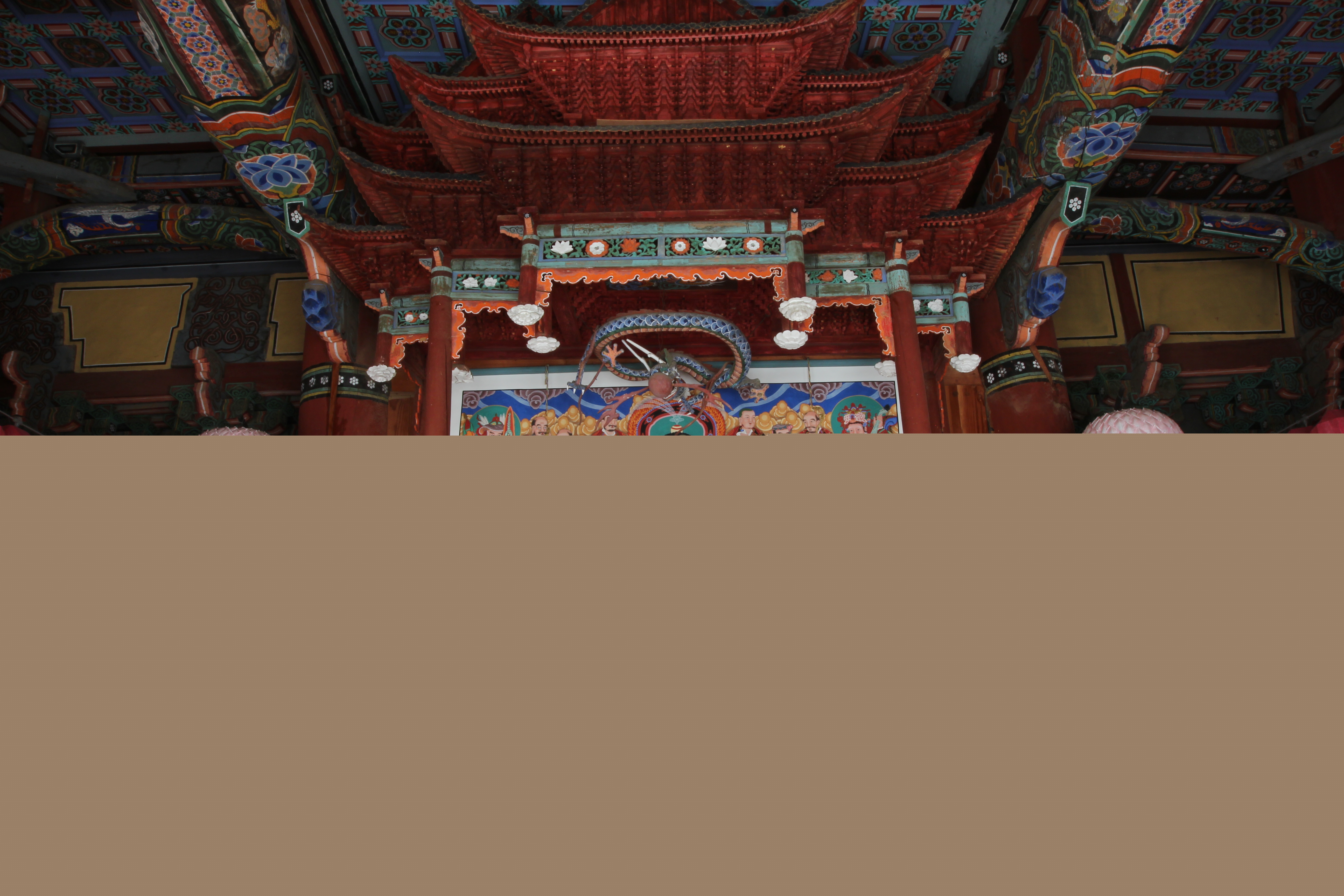 세종 비암사 극락보전 내부