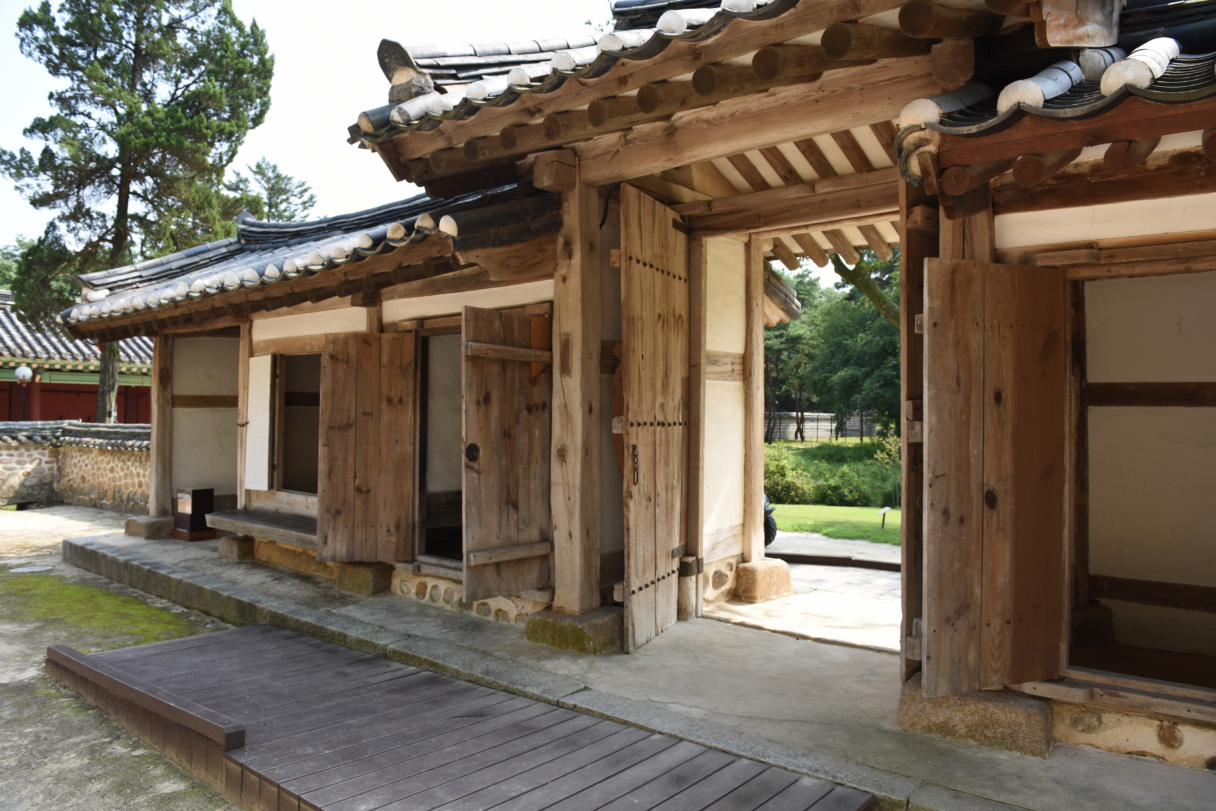 여주 효종 영릉재실_출입구 좌행랑채 (촬영년도 : 2015년)