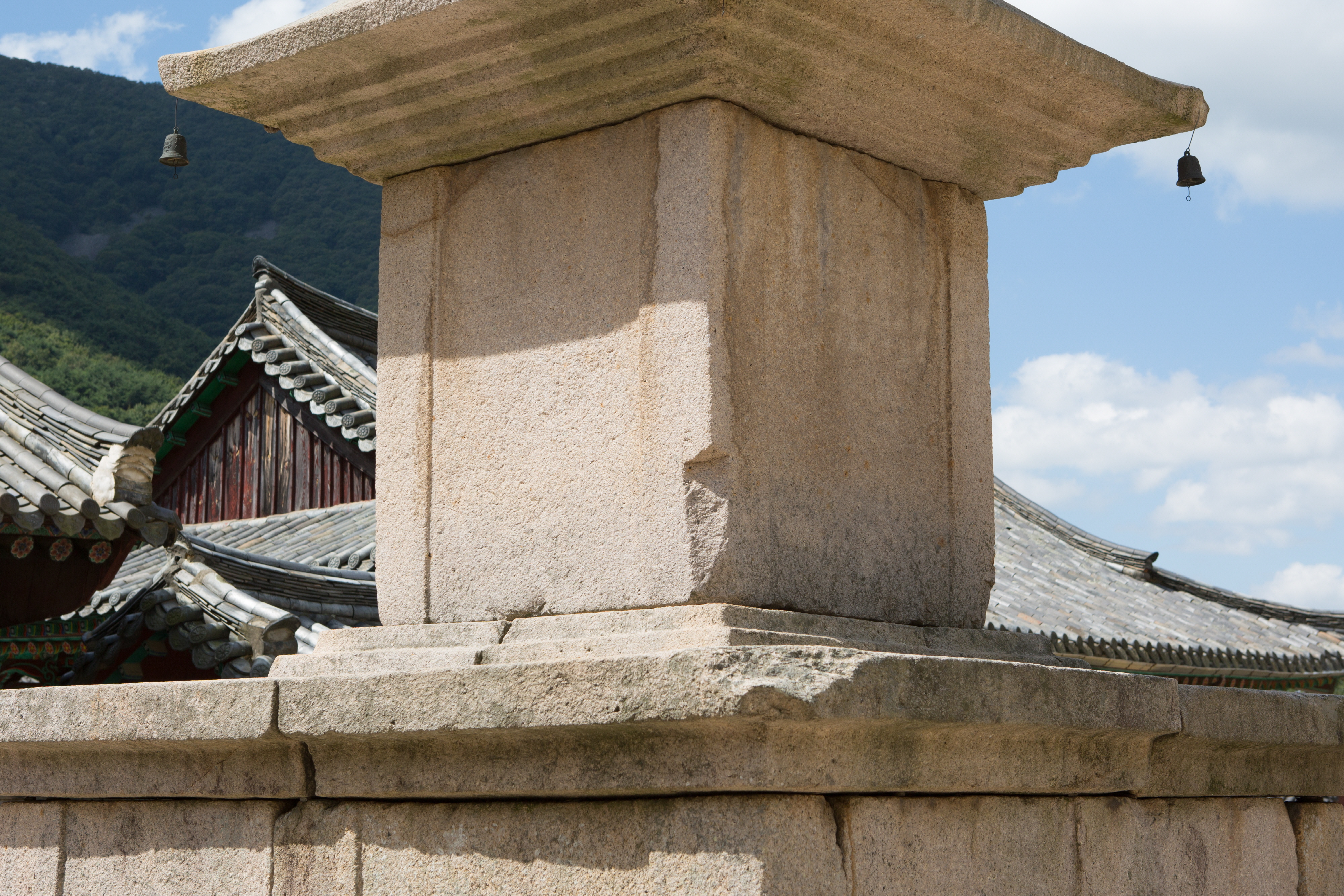 밀양 표충사 삼층석탑_우주 및 상대 (촬영년도 : 2015년)