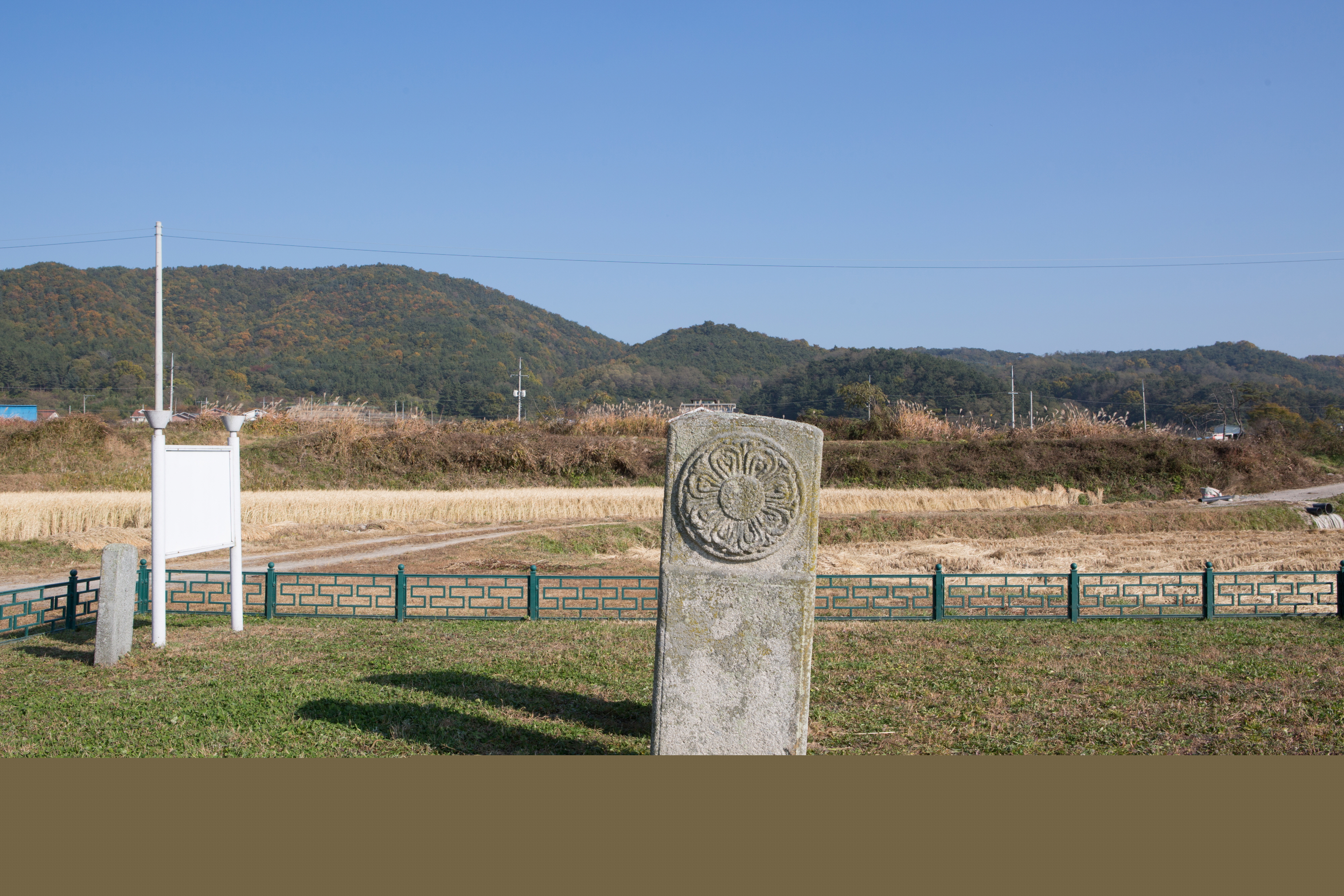 경주 보문사지 연화문 당간지주_측면 (촬영년도 : 2015년)