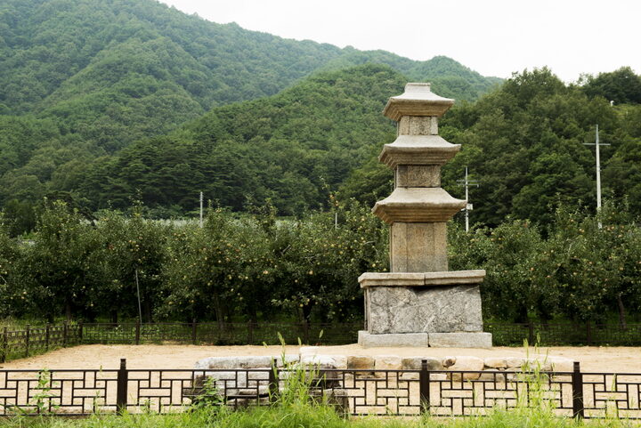문경 내화리 삼층석탑_근경 (촬영년도 : 2015년)