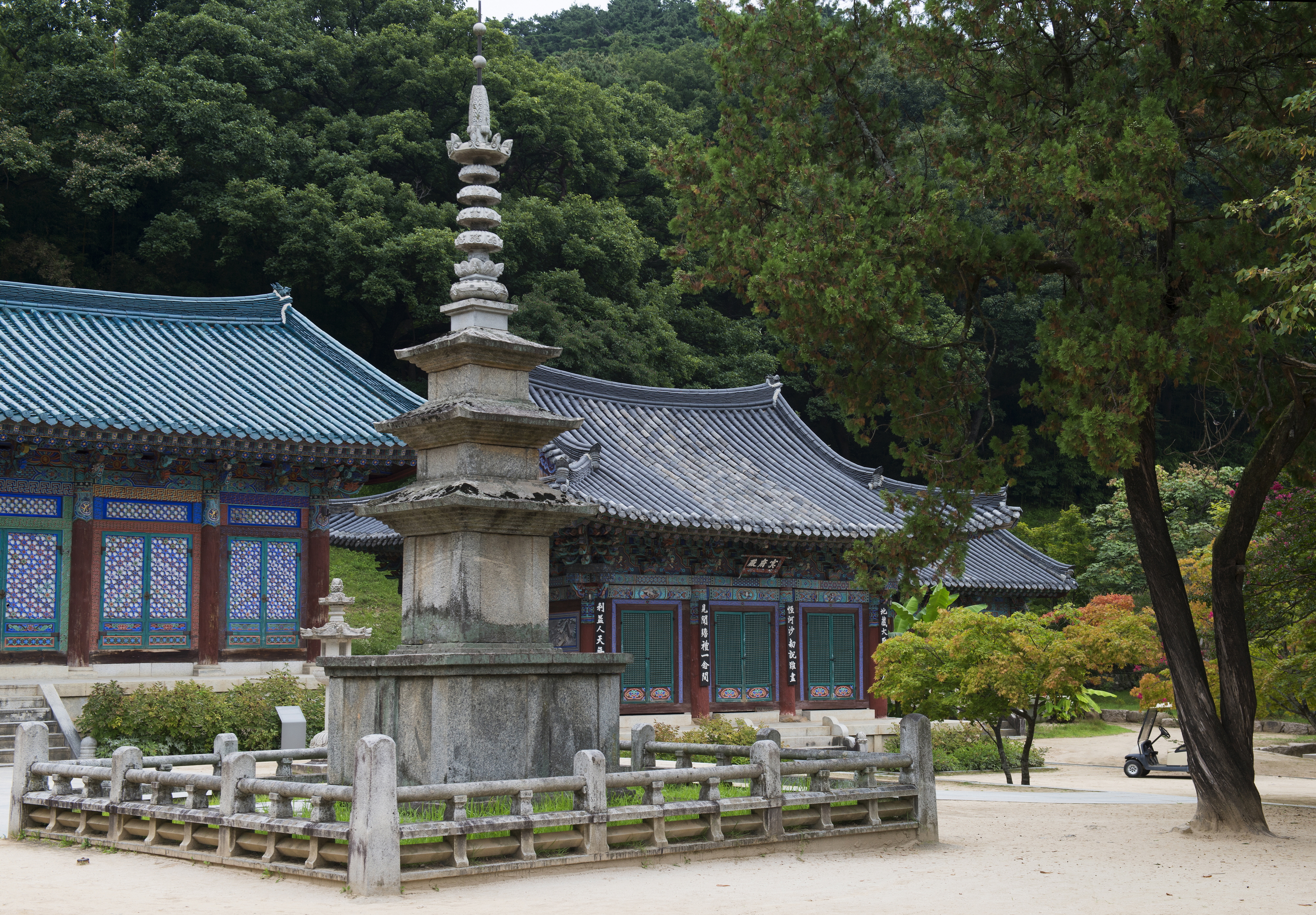 문경 도천사지 동·서 삼층석탑_동탑 측면 (촬영년도 : 2015년)