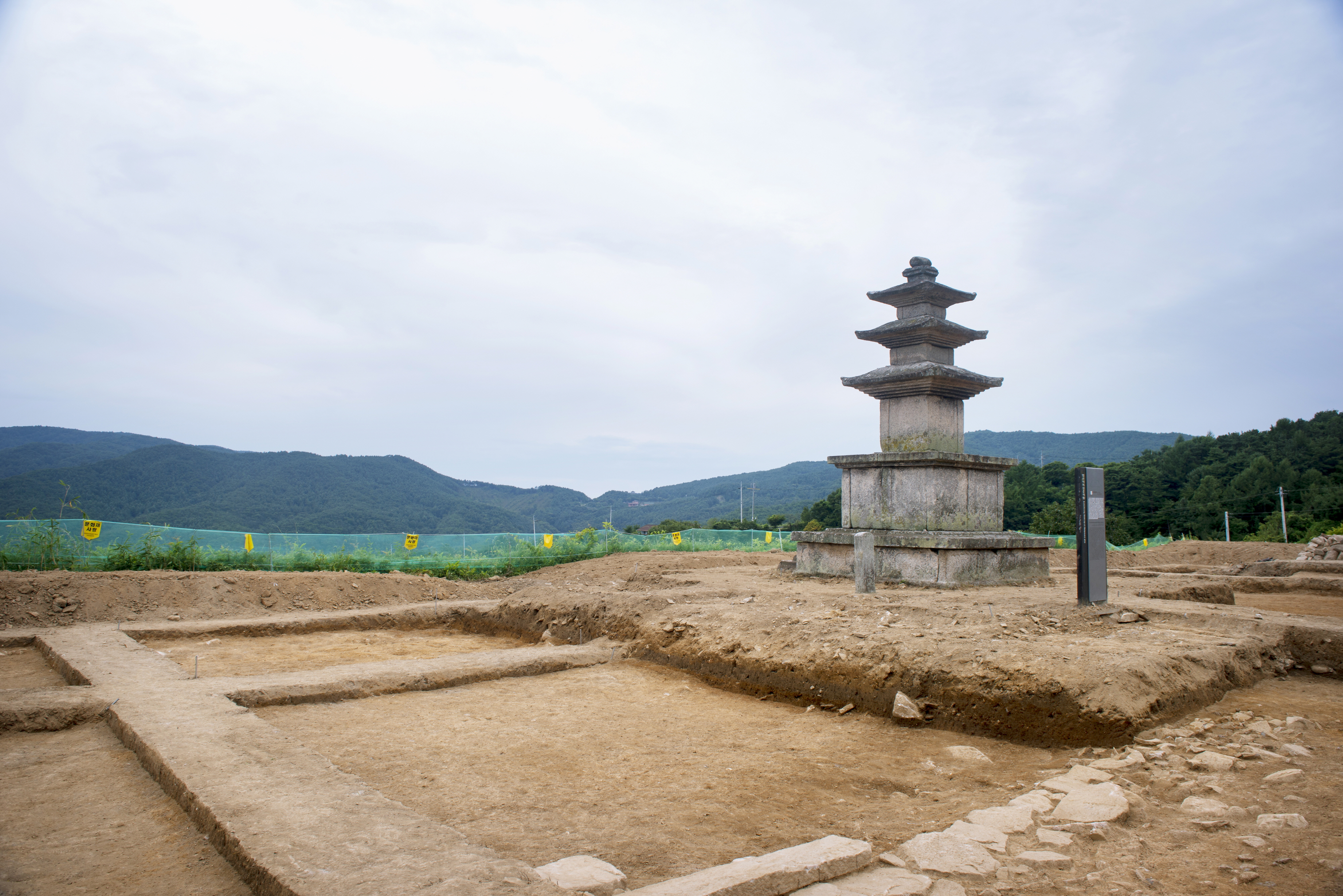 성주 법수사지 삼층석탑_전경 (촬영년도 : 2015년)