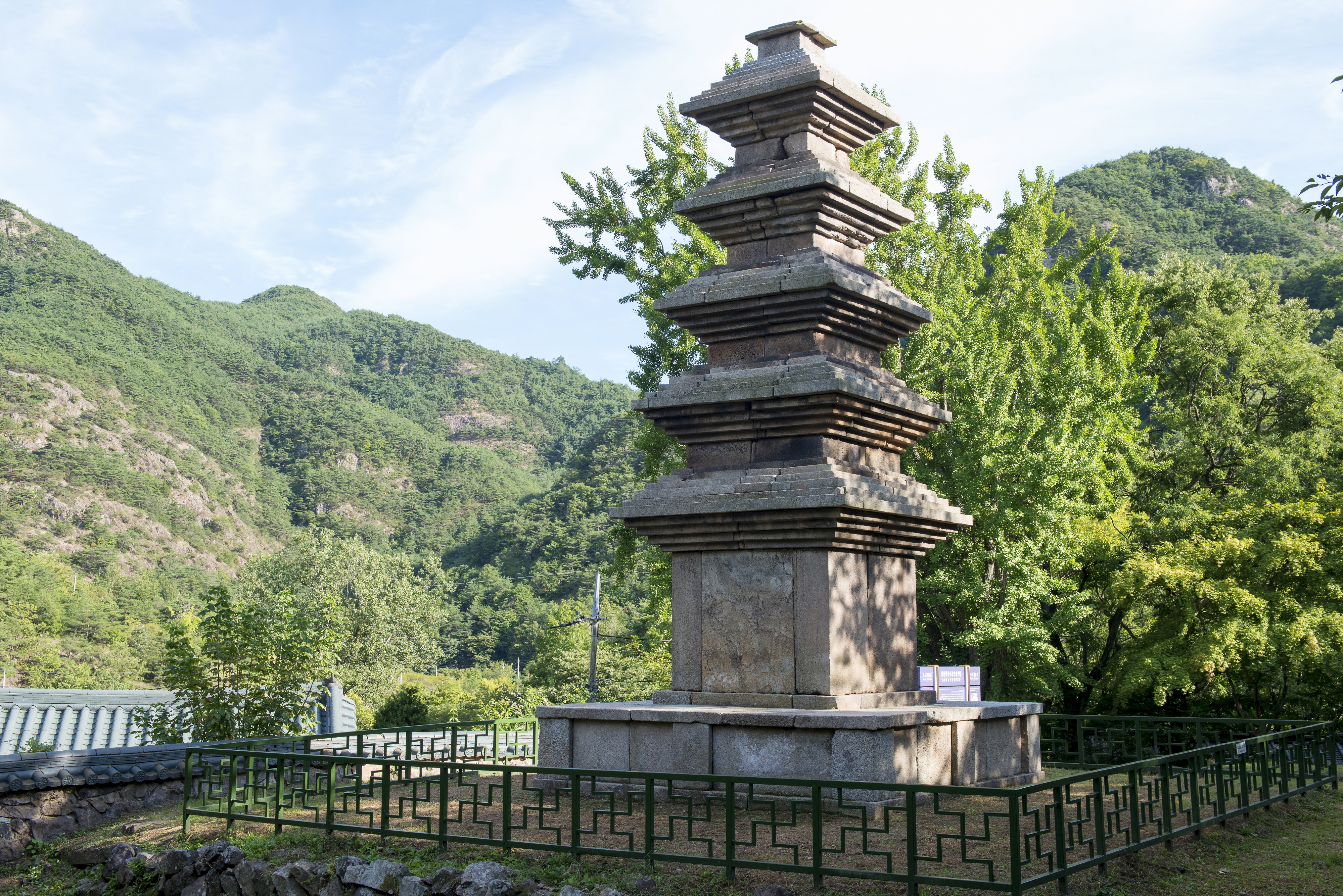 의성 빙산사지 오층석탑_측면 (촬영년도 : 2015년)