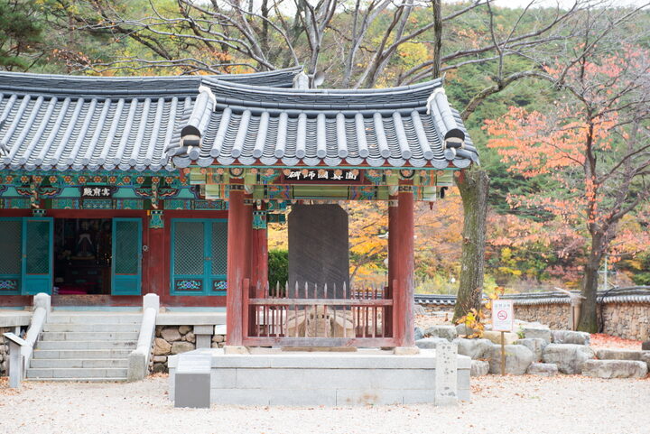 포항 보경사 원진국사비_비각 정면 (촬영년도 : 2015년)