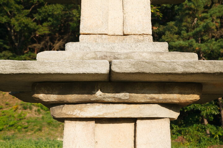 부여 장하리 삼층석탑_옥개석 부분 (촬영년도 : 2015년)