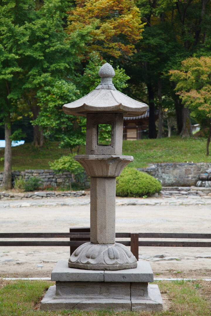 부여 무량사 석등_우측면 (촬영년도 : 2015년)