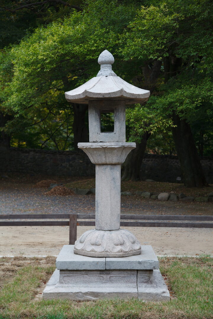 부여 무량사 석등_좌측면 (촬영년도 : 2015년)