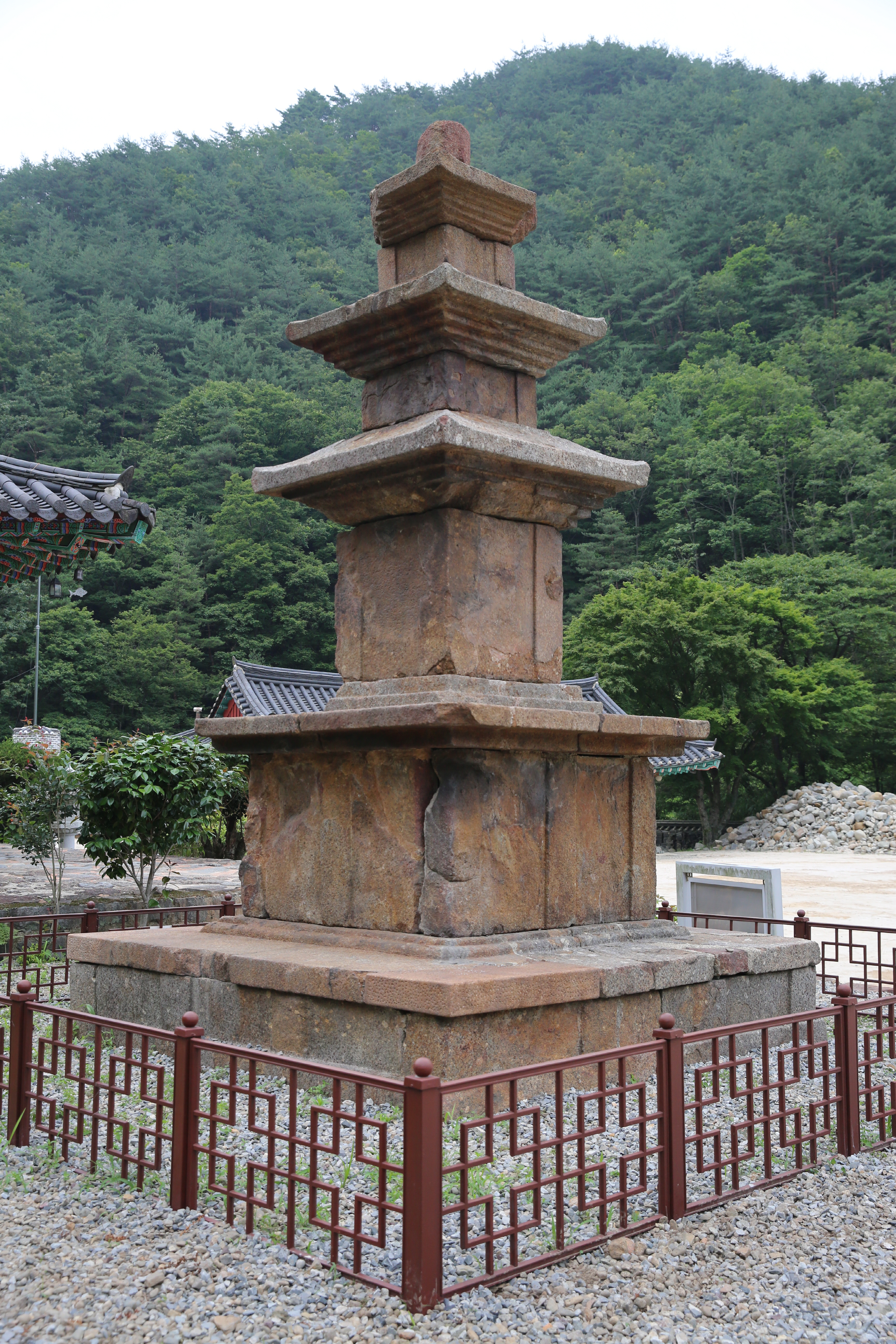 산청 덕산사 삼층석탑_서남측면_건축_2016년(자료출처 : 국립문화재연구소)