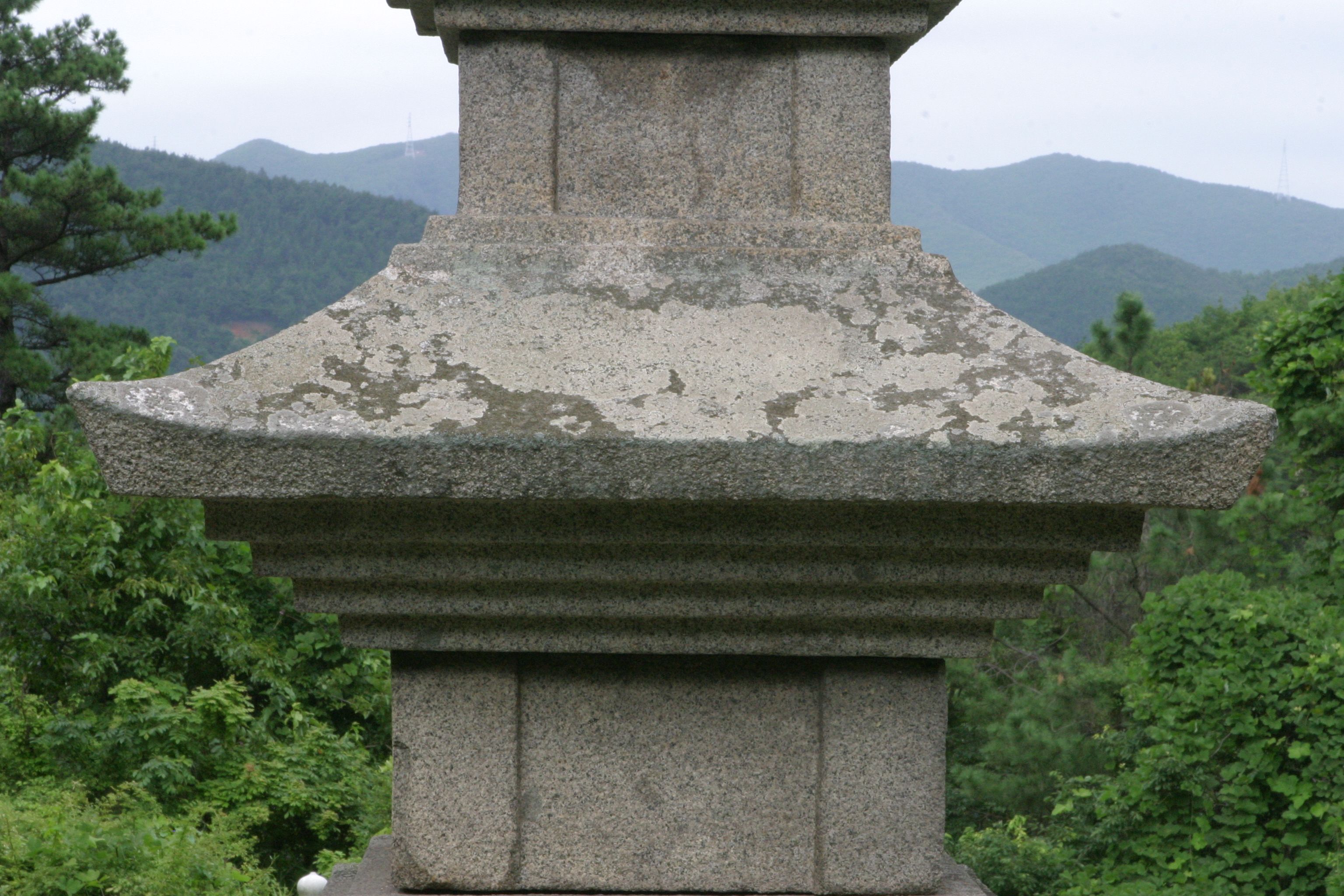 경주 남사리 삼층석탑_2층 옥개석_건축_2009년(출처 : 국립문화재연구소)