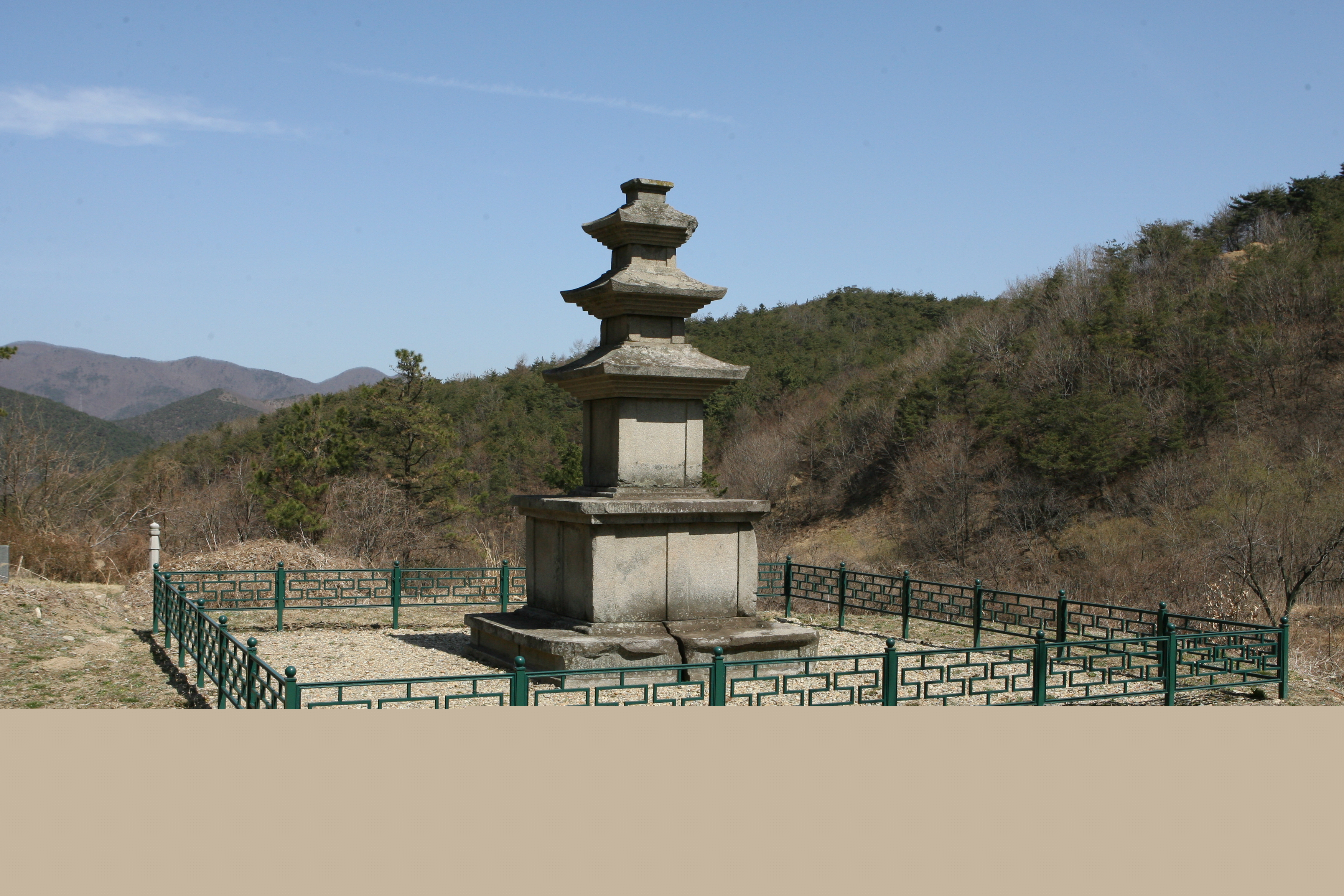경주 남사리 삼층석탑_건축_2009년(출처 : 국립문화재연구소)