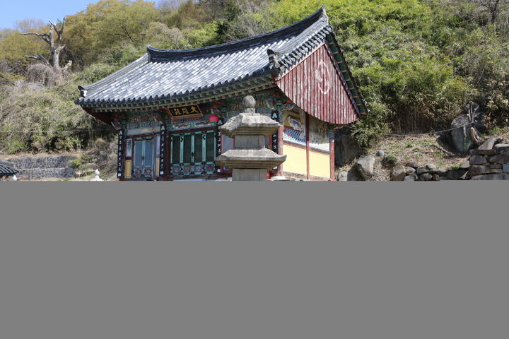 밀양 만어사 삼층석탑_남측면191_건축_2018년(출처 : 국립문화재연구소)