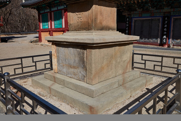 포항 보경사 오층석탑 기단부