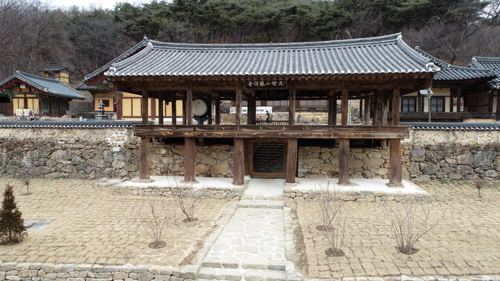 안동 봉정사 덕휘루 정면